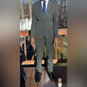 Men's Gray Two-Piece Suit with Navy Tie